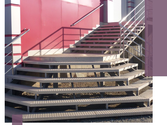 Лестницы для магазина в Шахтах — изготовление и монтаж